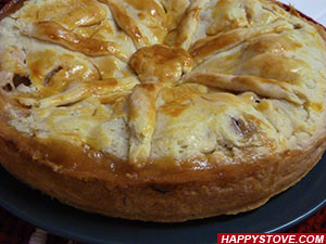 Traditional Apple Pie - By happystove.com