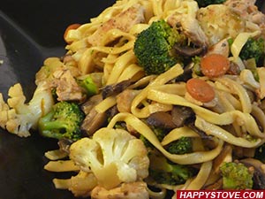 Asian Style Chicken and Veggie Linguini Pasta - By happystove.com