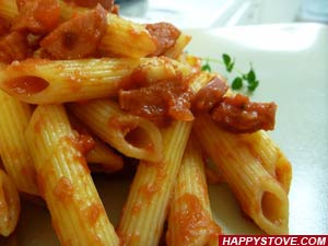 Penne Pasta with Frankfurters and Tomato Sauce - By happystove.com