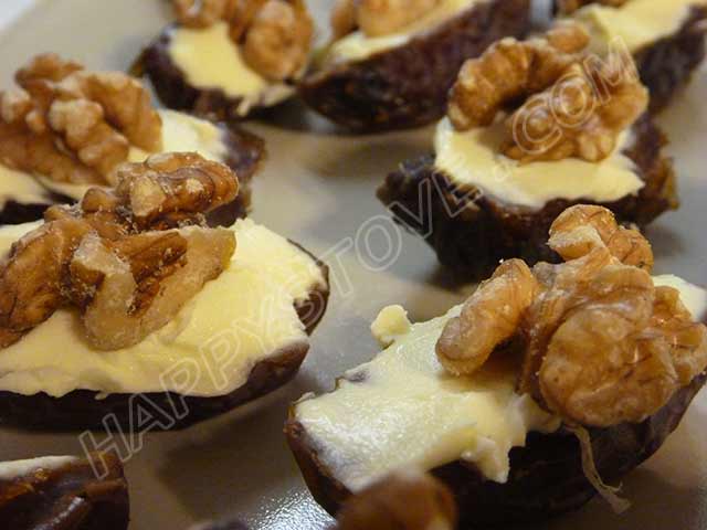 Dates Stuffed with Mascarpone Cheese and Walnuts - By happystove.com