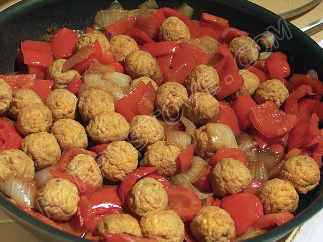 Meatballs and Peppers - By happystove.com