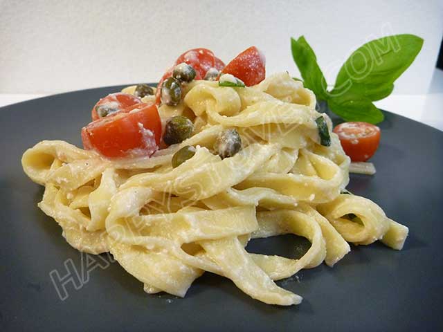 Fettuccine Pasta with Ricotta Cheese, Cherry Tomatoes and Capers Sauce - By happystove.com