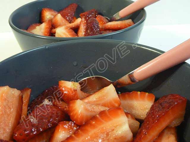 Strawberries with Lemon and Sugar - By happystove.com