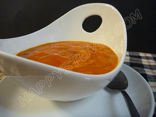 Homemade Tomato and Bread Soup - By happystove.com